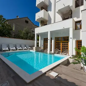 Apartamento And Diana Zadar