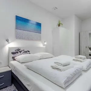 Apartamento Black & White, Cherry & Blue Rijeka